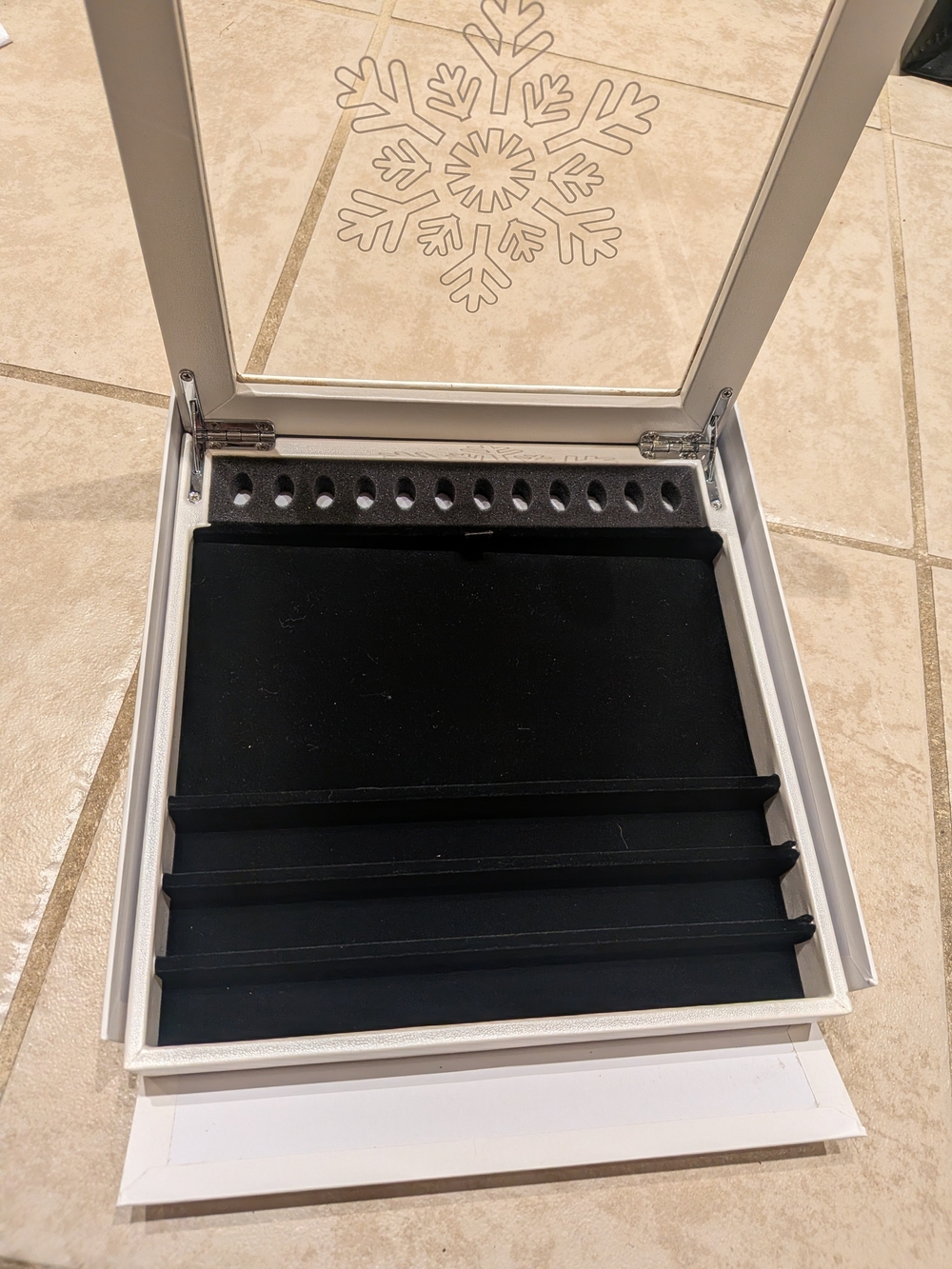Pandora White & Black Holiday 2016 Display Jewelry Case - Picture 3 of 7